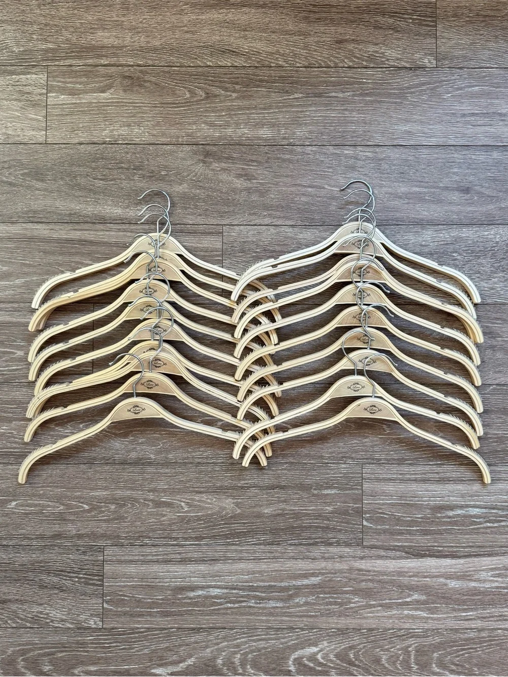 20 pc wood clothing hangers